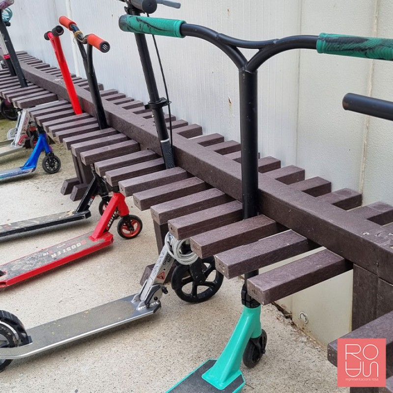 Aparca patinet per escoles - plàstic reciclat 100%